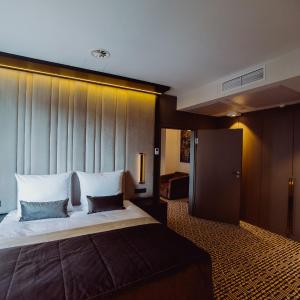 Suite with Hot Tub
