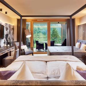 Suite with Loggia and Mountain View