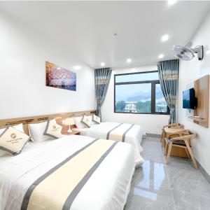 Deluxe Double or Twin Room with City View