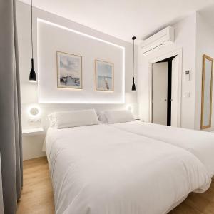 Double or Twin Room with Side Sea View