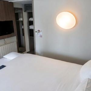 Standard Double Room with One Single Bed - Up to Ten Years