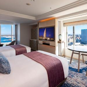 One-Bedroom Twin Suite with Panoramic View
