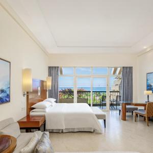 Front Ocean View Room, Deluxe Guest Room, One King