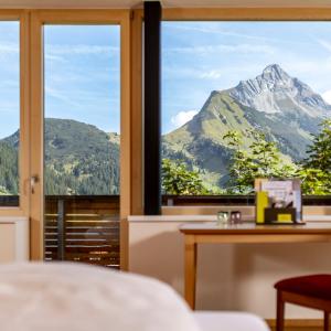 Suite with Mountain View