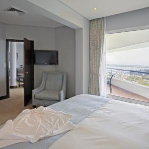 Diplomatic Suite King Size Bed Sea View and Balcony