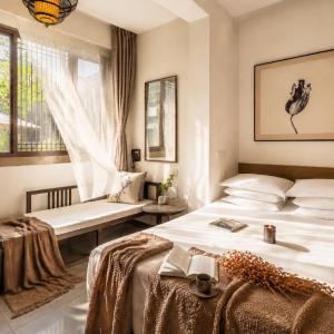 Double Room (1 Adult + 1 Child)