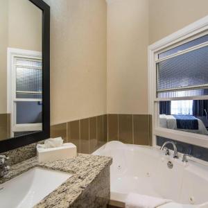King Room with Spa Bath - Non-Smoking