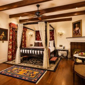 Executive Suite - 10% Discount on Foods & Soft Beverages* | 15% Discounts on Laundry Services* | INR 500 spa credit during your stay on selective Massage services. TnC Apply.* | Free Minibar - 2 cans of soft Beverages (Once on Arrival)
