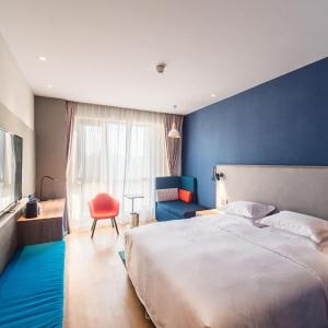 Standard King Room with City View - High Floor