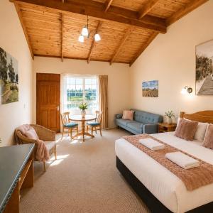 Queen Room with Spa Bath
