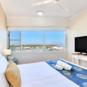Premium Two-Bedroom Apartment with Water View includes Free Parking & Wifi