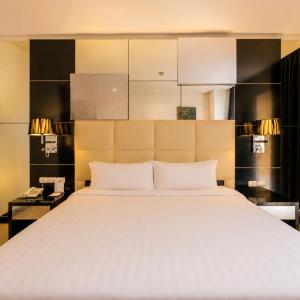 Grand Deluxe King with Pool view