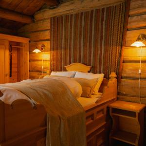 Suite with Barrel Bath