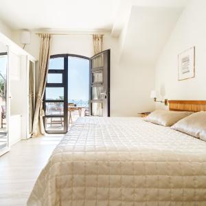Studio with Sea View 3