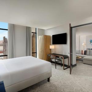 Executive Suite, 1 King, Sofa bed