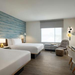 Studio with Two Queen Beds - Hearing Accessible
