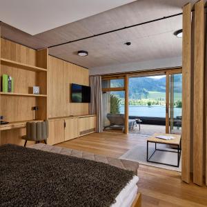 Suite with Lake View - Annex