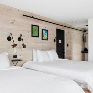 Deluxe Queen Room with Two Queen Beds