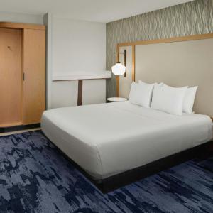 King Room with Sofa Bed - Hearing Accessible