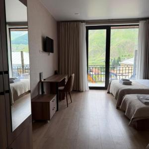 Quadruple Room with Mountain View