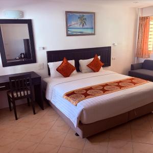 Deluxe Double Room with Pool View