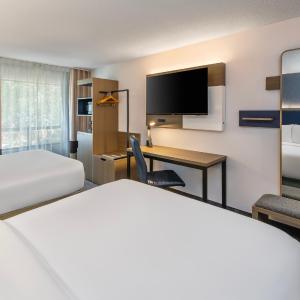 Queen Room with Two Queen Beds - Non-Smoking