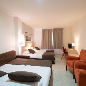 Family Room (2 Adults + 2 Children)