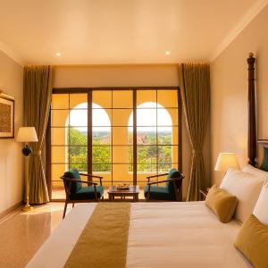 Deluxe Balcony Suite