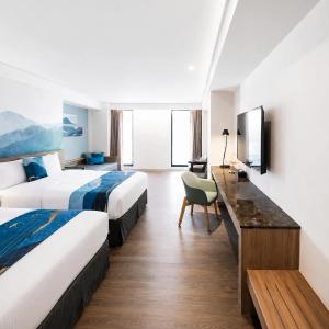 Deluxe Family Room