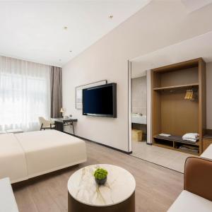 Deluxe Double Room with Garden View