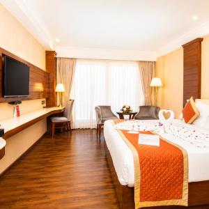 Deluxe Double or Twin Room:Enjoy Happy Hours with 1+1 offer on Alcoholic Beverages  