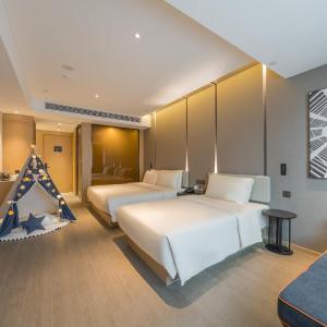 Deluxe Family Room