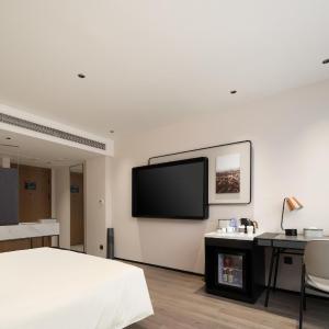 Deluxe Double Room with City View 