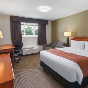 Two-Bedroom Suite with Two Queen Beds - Non-Smoking