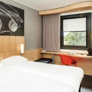 Standard Room with Two Single Beds