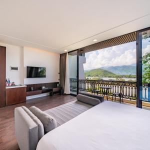 Junior Suite with Balcony