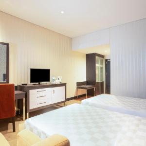 Grand Deluxe Twin Room with Pool View
