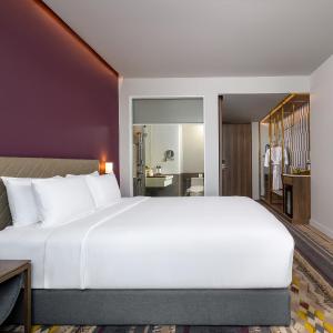 Deluxe King Room with City View