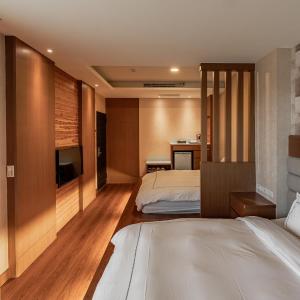 Twin Room with View