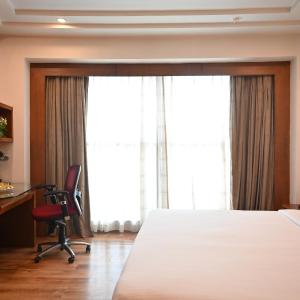 One-Bedroom Suite with Kitchenette 