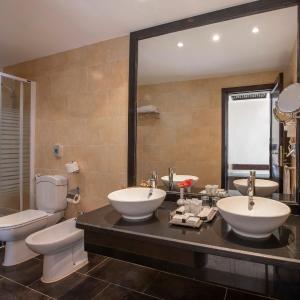 Junior Suite – West Bay (Adults Only +16+)