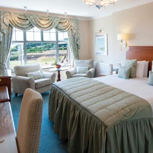 Double or Twin Room with Side Sea View