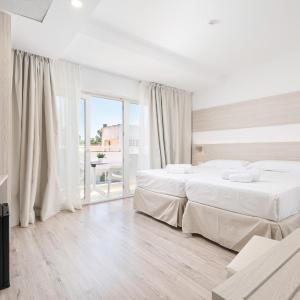 Economy Twin Room with Balcony