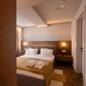 Retronique - One-Bedroom Apartment with Balcony and City View