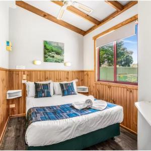 Deluxe Family Cabin sleeps 4