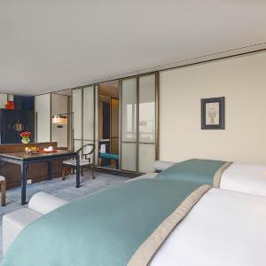 Deluxe River View Twin Room