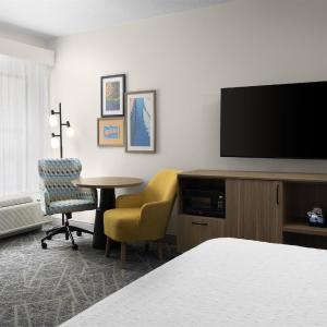 Deluxe King Room with Sofa Bed - Non-Smoking