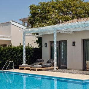 Junior Suite Swim Up (Bungalow Area)