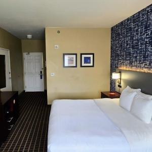 King Room with Mountain View - Non-Smoking