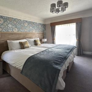 Double or Twin Room with Private Bathroom